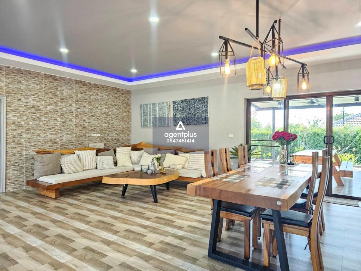 ขายบ้านพูลวิลล่า ใกล้ทะเล ราคาพิเศษ บ้านสวยพร้อมเข้าอยู่ บางเสร่ สัตหีบ พัทยา