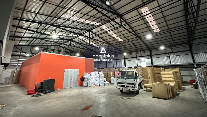 ให้เช่าโกดัง นวลจันทร์21 ขนาด 900 ตรม. รถเทรลเลอร์เข้าออกได้