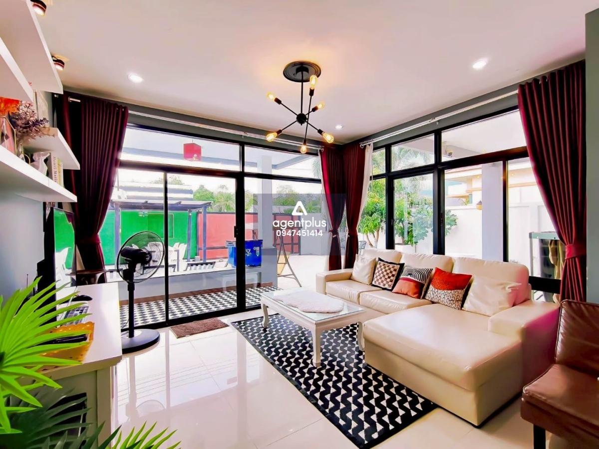 ขายบ้านพลูวิวล่าลดราคาจาก 8.9 เหลือ 7.9 โอนคนละครึ่ง ขายบ้านพูลวิลล่าหลังสวย จอมเทียน  