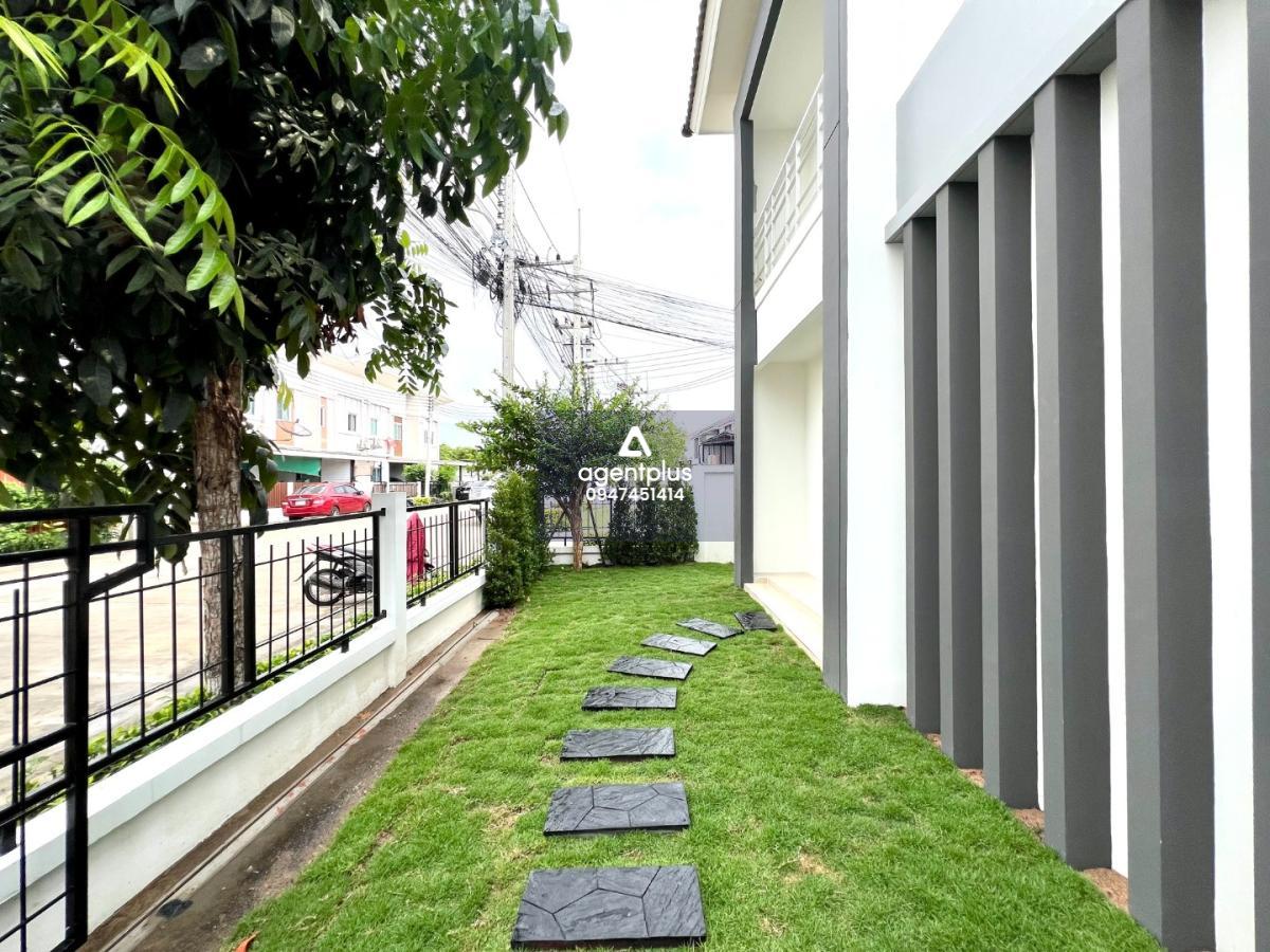 บ้านเดี่ยว 2 ชั้น สไตล์โมเดิร์น พร้อมพื้นที่กว้างขวาง ใกล้พัทยา โครงการ ลลิน วิลล่า 