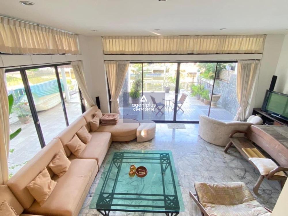 ขายบ้านสวยในโครงการ ราคาพิเศษ มีที่จอดเรือหน้าบ้าน  Jomtien Yacht Club เมืองพัทยา