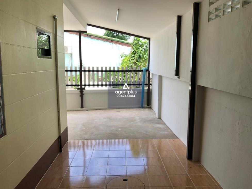 ทาวน์เฮ้าส์ชั้นเดียว ซอยนาจอมเทียน 13 ห่างจากถนนสุขุมวิท ประมาณ 1.3 กิโลเมตร การคมนาคมสะดวก สาธารณูปโภคครบครัน ใกล้แหล่งชุมชน สถานที่ราชการ โครงการแสนรัก