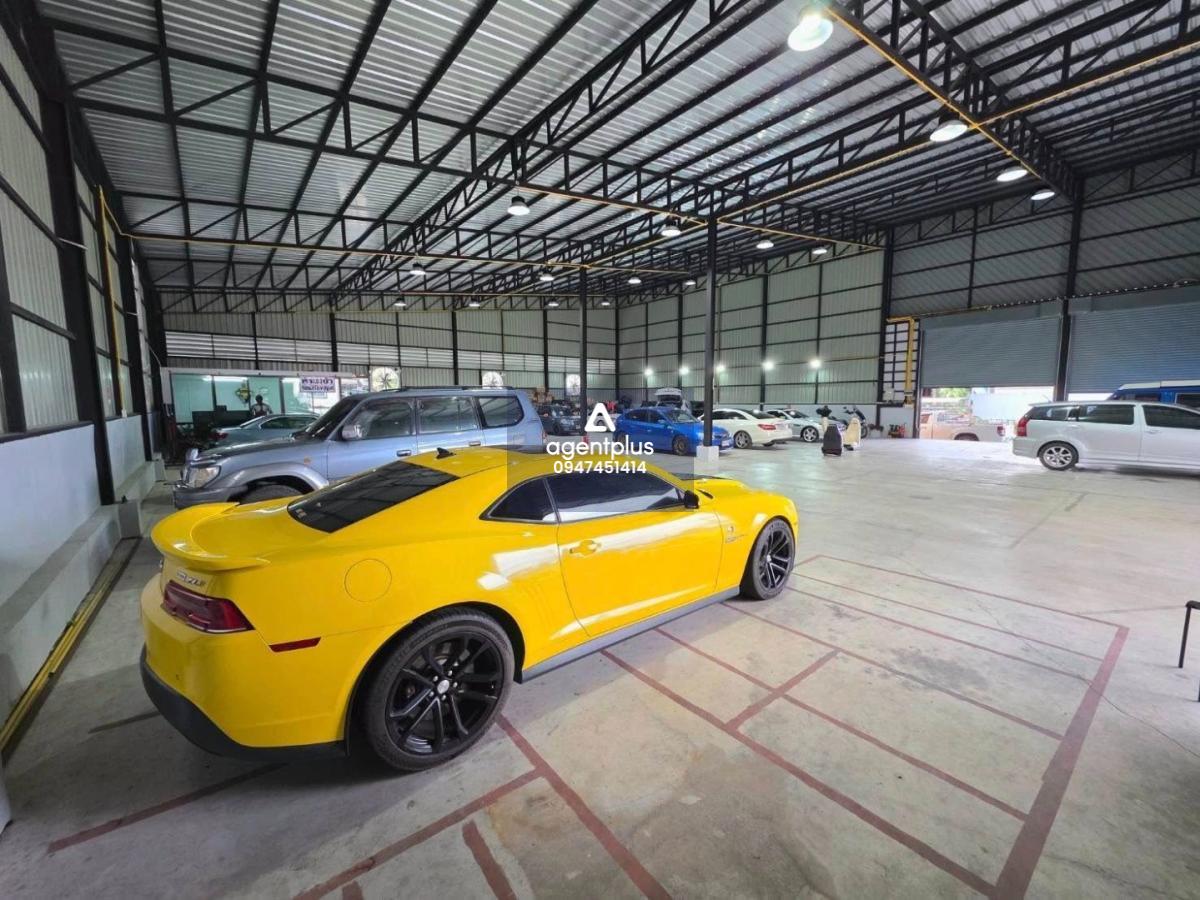 ให้เช่าโกดังหรู พื้นคอนกรีต ทำเลดี บางกรวย กรุงเทพฯ