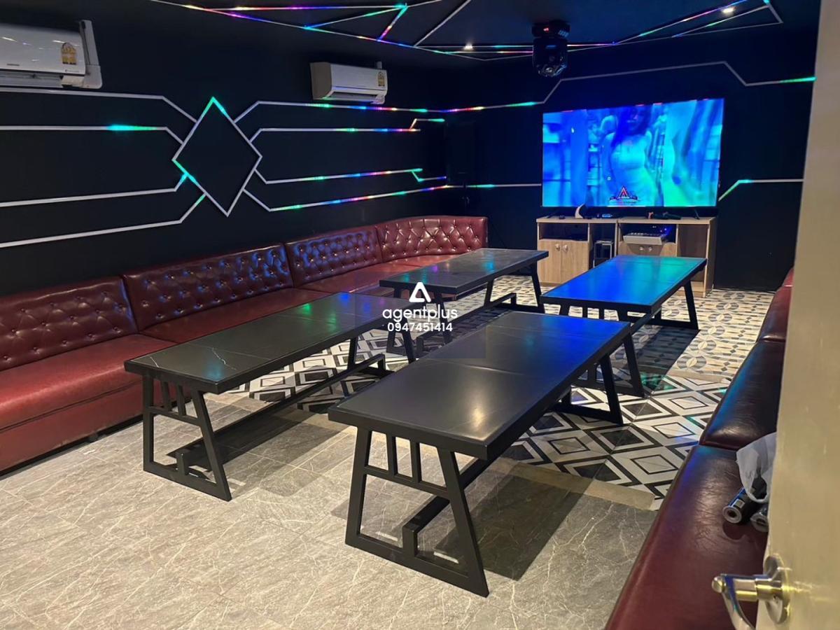 *ขายกิจการร้านบาร์ ติดถนนช้างคลาน ทำเลใจกลางเมือง ตรงข้ามโรงแรมดิเอ็มเพลส เชียงใหม่