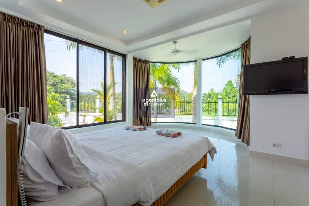 ปล่อยเช่าบ้าน พูลวิลล่าหรู สไตล์โมเดิร์น 4 ห้องนอน 4 ห้องน้ำ พื้นที่บางเสร่ เช่าทำรายวันได้