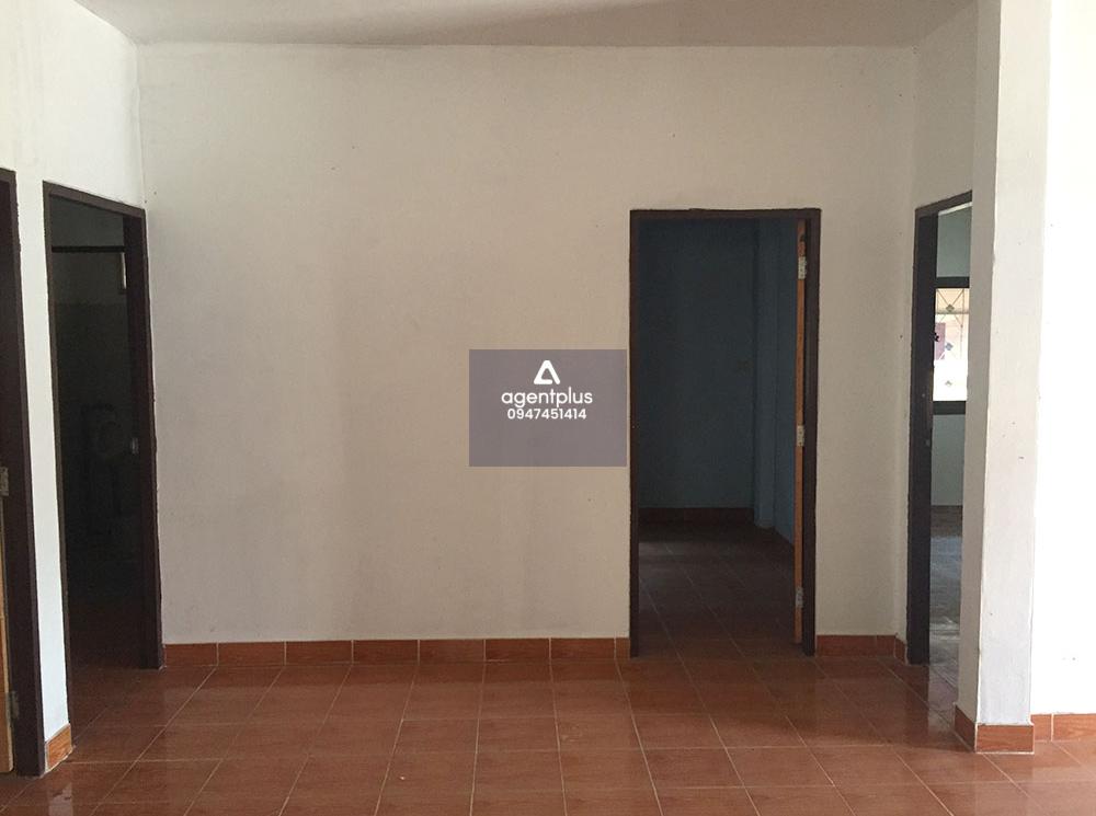 บ้านเดี่ยวชั้นเดียว ถนนสายหนองแขวะ-ยุทธศาสตร์ (ชบ.3009) ทางแยกโรงเรียนมาลีวิทย์ บ่อวิน ประมาณ 500 เมตร การคมนาคมสะดวก สาธารณูปโภคพร้อม ทรัพย์มณี ศรีราชา