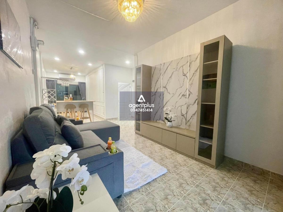 บ้านทาวน์เฮาส์ เพนียดช้าง พัทยากลาง  ตกแต่งสไตล์มินิมอลล์ร่วมสมัย  ราคาพิเศษ เมืองพัทยา