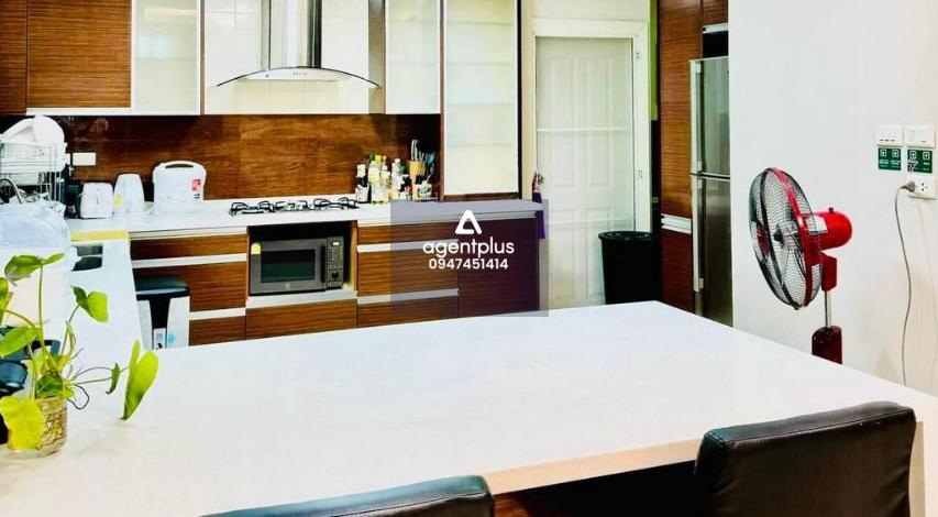 ขาย บ้านเดี่ยว พร้อมสวน และสระว่ายน้ำส่วนตัว