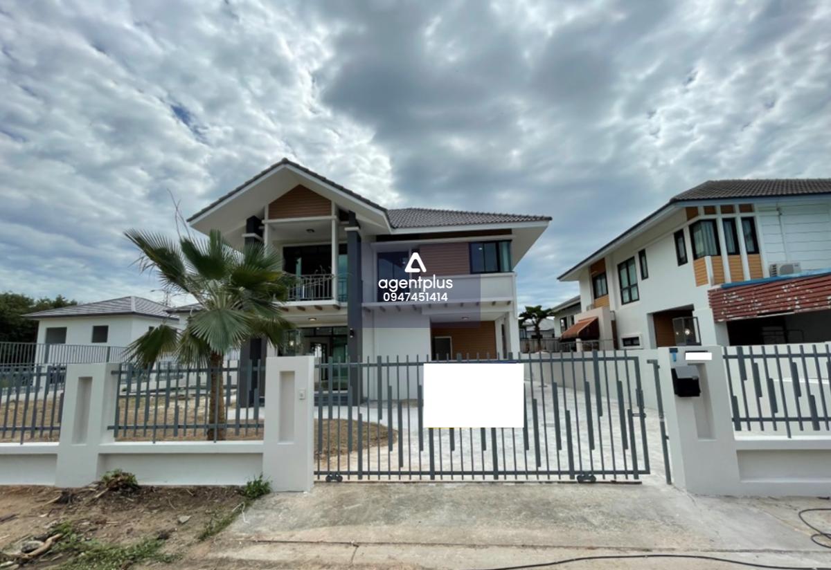 ขายบ้านเดี่ยว 2 ชั้น โครงการพรธนา อิลิแกนซ์ บ้านสวยสไตล์โมเดิร์น ฟังก์ชันครบ พร้อมพื้นที่ใช้สอยกว้าง เหมาะสำหรับครอบครัวขนาดเล็กที่ต้องการความเป็นส่วนตัวและความสะดวกสบาย