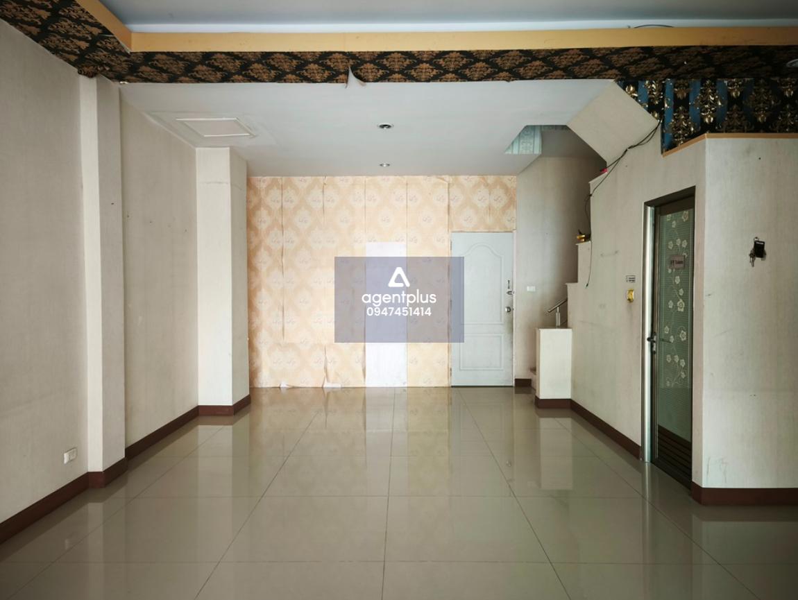 ขายด่วนทาวน์ดฮ้าส์ 3 ชั้น แกรนด์ วิสดอม บางขุนเทียน บ้านสไตล์โมเดิร์น ฟังก์ชันครบ ใกล้เมือง เดินทางสะดวก!