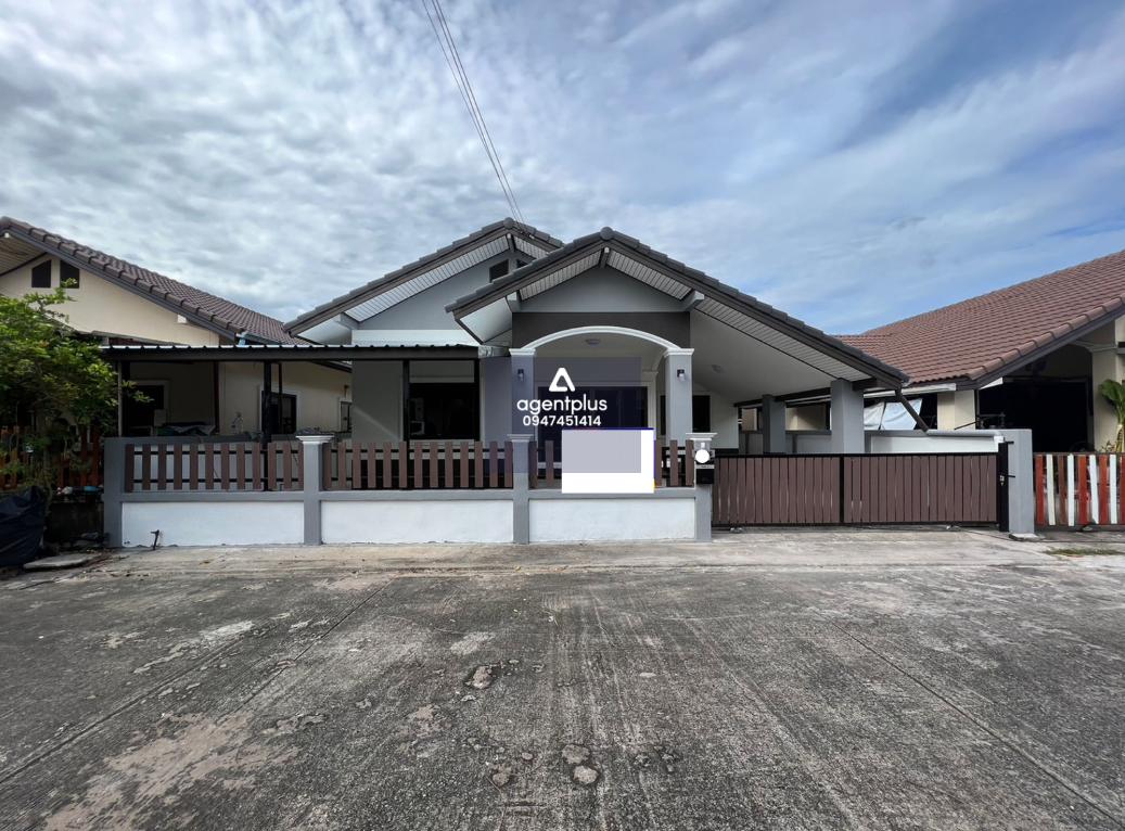 บ้านเดี่ยวชั้นเดียว ศุภสิริ ศรีราชา ถนนเลียบมอเตอร์เวย์(ทล.7) แยกเข้าถนนบ้านสวนทองประมาณ 850 เมตร แยกเข้าซอยชุมชนในซาก 11 ทำเลดี เดินทางเข้า-ออกสะดวก สาธารณูปโภคพร้อม