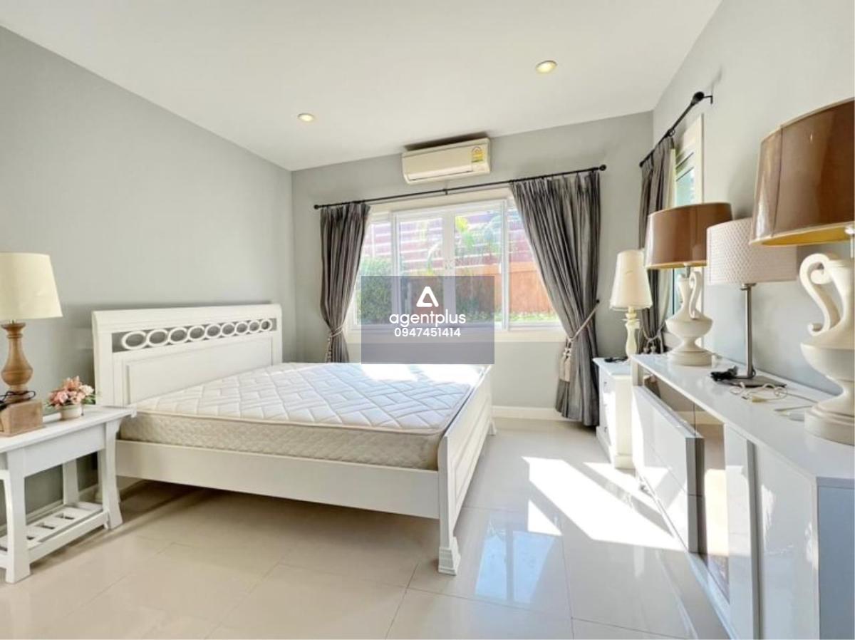 Silk Road village House For sale 7,500,000 million baht 3 bedroom 2 bahtroom size 200 sqm. fully furnished Place is very close to Jomtien beach. not far from Big C, Tesco Lotus & Makro, House available for Sale. Also playground for children, club house, c