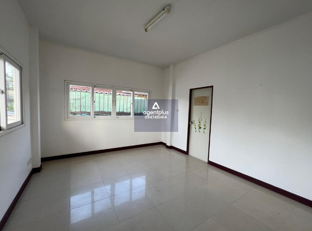 บ้านเดี่ยวชั้นเดียว จากถนนสุขุมวิท(ทล.3) บริเวณแยกตลาดโรงโป๊ะ เข้าซอยบางละมุง 25 ประมาณ 2 กม. และไปตามถนนอีกประมาณ 2 กม. เข้าซอยถนนในโครงการอีก 85 เมตร โครงการบุษบามินตรา ทำเลในแหล่งชุมชน สาธารณูปโภคพร้อม การคมนาคมสะดวก