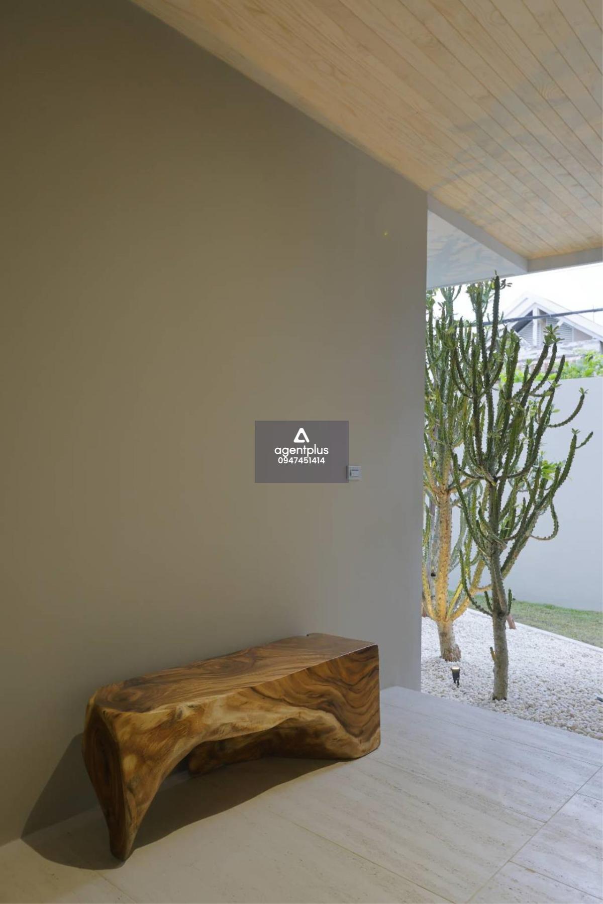 002 Luxury modern pool villa ready to move in Bangkok 4bed 5bath land size 210 sqwah. living area 750sqm 3 storay