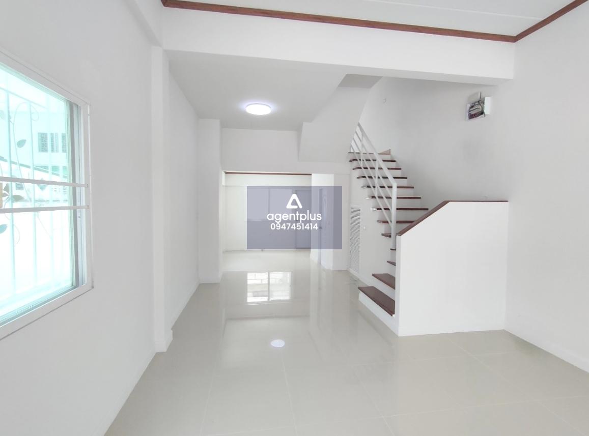 ทาวน์เฮ้าส์ 3 ชั้น บ้านมณเฑียรทิพย์ บางเขน บ้านพร้อมอยู่ ทำเลดี เหมาะสำหรับครอบครัวขนาดกลาง-ใหญ่