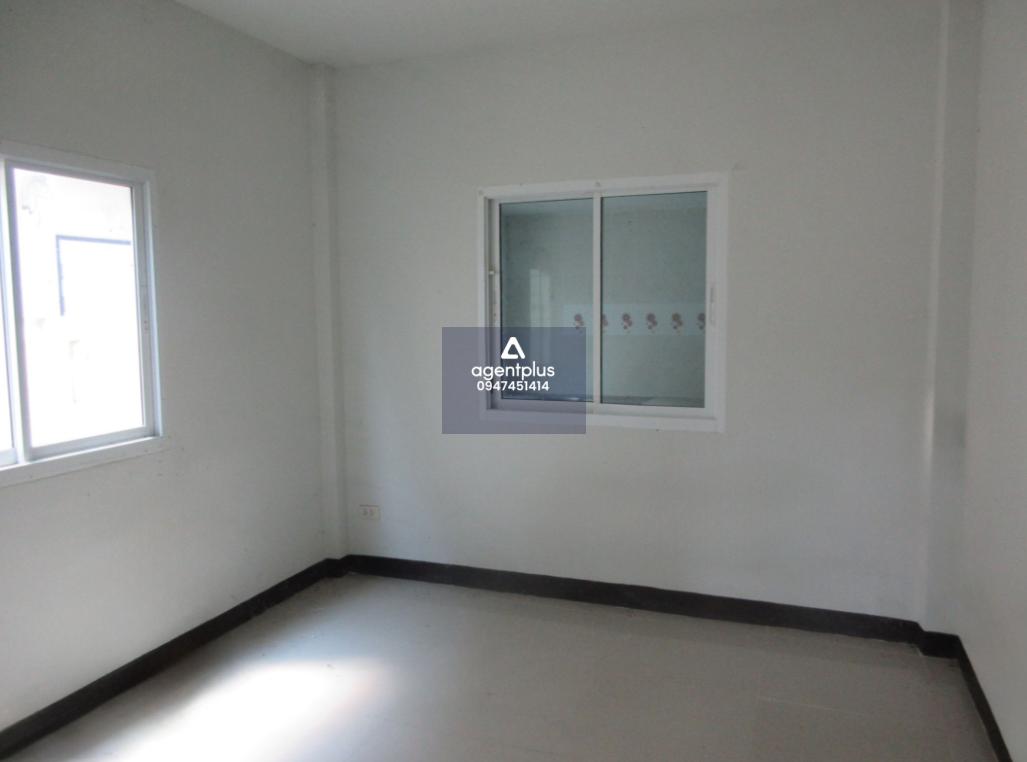 บ้านแฝดชั้นเดียว หมู่บ้าน บ้านดี ตำบลมาบข่า ใกล้ถนนสายหลัก (ทล.36) อยู่ในแหล่งชุมชน โครงการกุลวลี นิคมพัฒนา