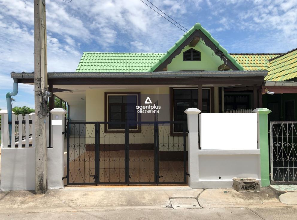 ทาวน์เฮ้าส์ชั้นเดียว ซอยนาจอมเทียน 13 ห่างจากถนนสุขุมวิท ประมาณ 1.3 กิโลเมตร การคมนาคมสะดวก สาธารณูปโภคครบครัน ใกล้แหล่งชุมชน สถานที่ราชการ โครงการแสนรัก