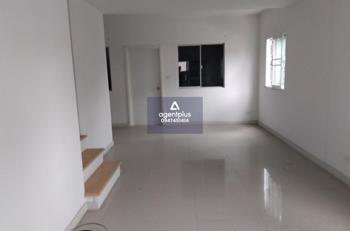 ขายด่วนบ้านทาวน์เฮ้าส์ โครงการพฤกษาวิลล์ รังสิต-คลองเปรมประชา ถนนวัดเสด็จ – ศูนย์ศิลปาชีพบางไทร 3 ห้องนอน 2 ห้องน้ำ มีที่สำหรับจอดรถ ราคา 2.6 ล้านบาท ใกล้สิ่งอำนวยความสะดวก