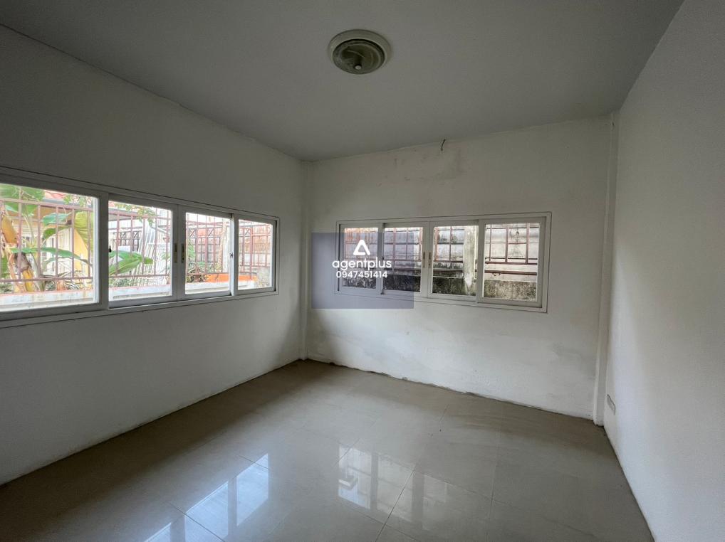 บ้านเดี่ยวชั้นเดียว จากถนนสุขุมวิท(ทล.3) บริเวณแยกตลาดโรงโป๊ะ เข้าซอยบางละมุง 25 ประมาณ 2 กม. และไปตามถนนอีกประมาณ 2 กม. เข้าซอยถนนในโครงการอีก 85 เมตร โครงการบุษบามินตรา ทำเลในแหล่งชุมชน สาธารณูปโภคพร้อม การคมนาคมสะดวก