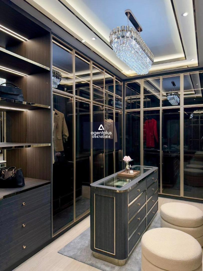 ขายบ้านหรู Luxury Modern Pool Villa เยื้องนานาชาติรีเจ้น พร้อมเข้าอยู่ ชลบุรี