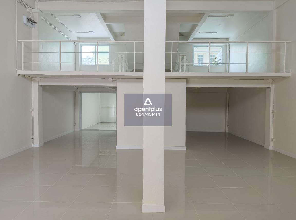 ขายอาคารพาณิชย์ 3.5 ชั้น 2 คูหา ย่านธนบุรี ทำเลทองใจกลางชุมชน เหมาะสำหรับทำสำนักงาน ร้านค้า หรือปล่อยเช่า ใกล้ถนนหลัก เดินทางสะดวก เข้า-ออกได้หลายเส้นทาง