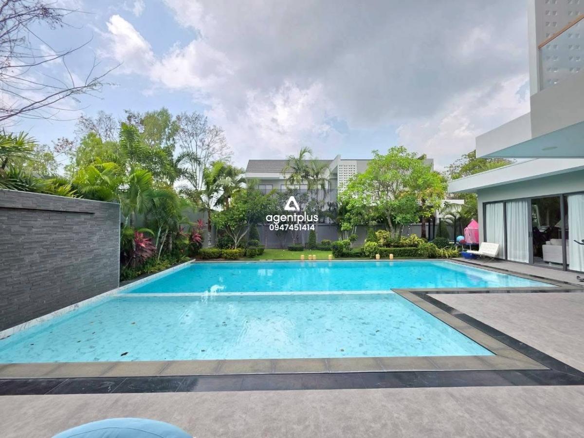  พูลวิลล่าหรู ใกล้โรงเรียนนานาชาติ ใจกลางพัทยา บ้านดีไซน์สวย พื้นที่กว้างขวาง เหมาะสำหรับอยู่อาศัยกับครอบครัว