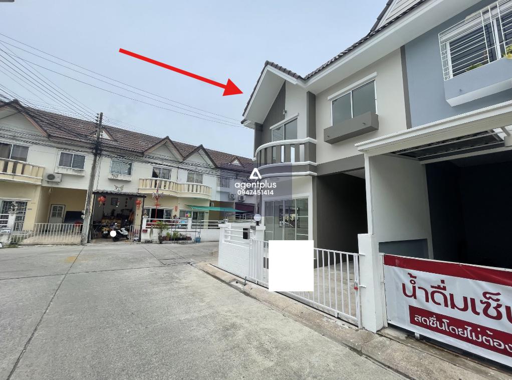 ทาวน์เฮ้าส์ 2 ชั้น ถนนศรีราชา-หนองค้อ ที่กม. 4+400 แยกหมู่บ้านประมาณ 350 เมตร โครงการเดอะพลัส ทำเลดีใกล้ถนนศรีราชา-หนองค้อ และตั้งอยู่ใกล้สิ่งอำนวยควาสะดวก