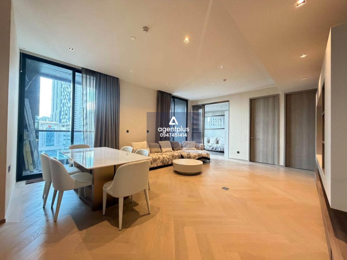 ขายคอนโด Penthouse 4 ห้องนอน สาทร  ชั้นสูง ห้องกว้าง เฟอร์ครบ ใจกลาง CBD มีผู้เช่าอยู่