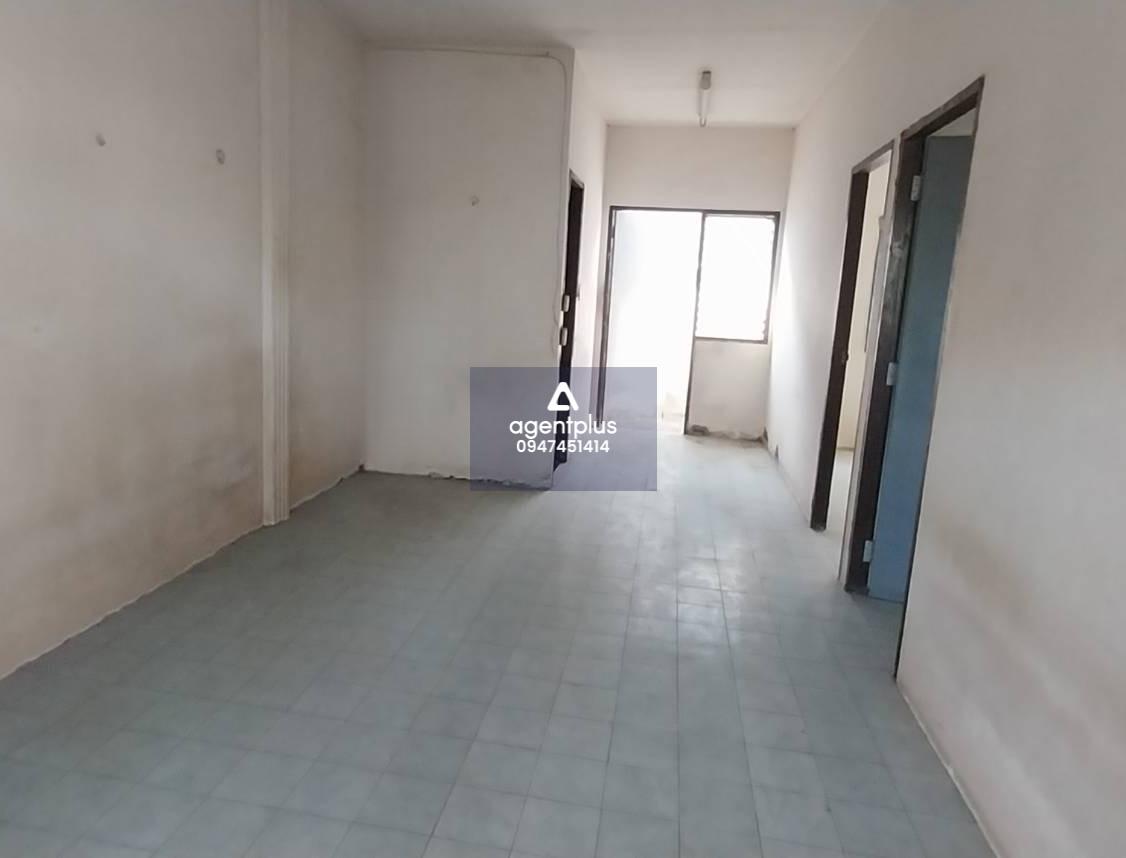 ทาวน์เฮ้าส์ชั้นเดียว โครงการหมู่บ้านรุ่งพิทักษ์ ทำเลดีโครงการอยู่ใกล้สี่แยกพนมสารคามและถนนสายฉะเชิงเทรา-กบินทร์บุรี (ทล.304)