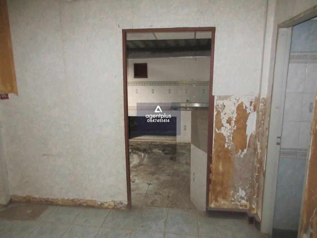 ขายอาคารพาณิชย์ชั้นเดียว พร้อมที่ดินเปล่า 2 แปลงติดต่อกัน พร้อมสิ่งปลูกสร้าง บ้านค่าย ระยอง ตั้งอยู่บนถนน สายบ้านค่าย-ปลวกแดง ในย่านชุมชน เหมาะสำหรับอยู่อาศัยหรือทำกิจการขนาดเล็ก