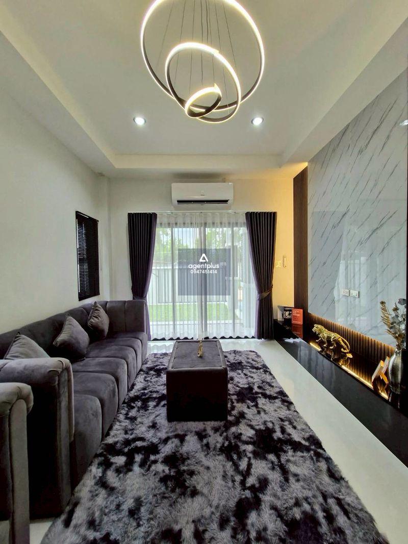 บ้านสร้างใหม่หลังมุม พร้อมเฟอร์นิเจอร์ ทำเลดีใกล้มอเตอร์เวย์ 1 กิโล พัทยา