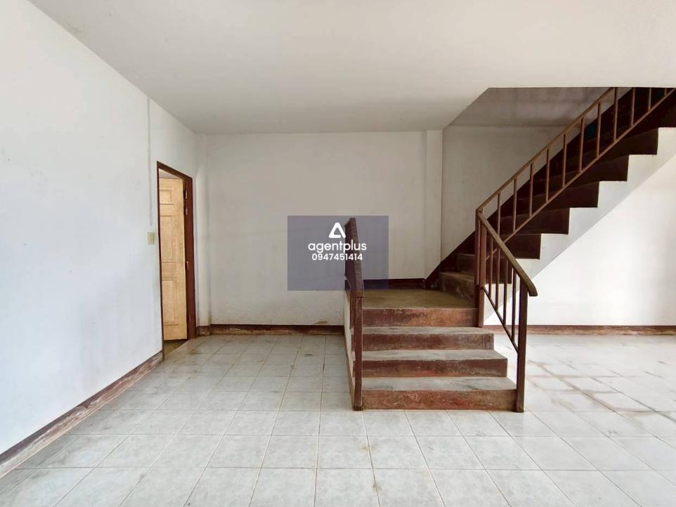 บ้านแฝด แกลง ระยอง ติดถนนหน้าเทศบาลซอย 8 ทรัพย์อยู่ห่างจากถนนสุขุมวิท (ทล.3) ประมาณ 700 เมตร