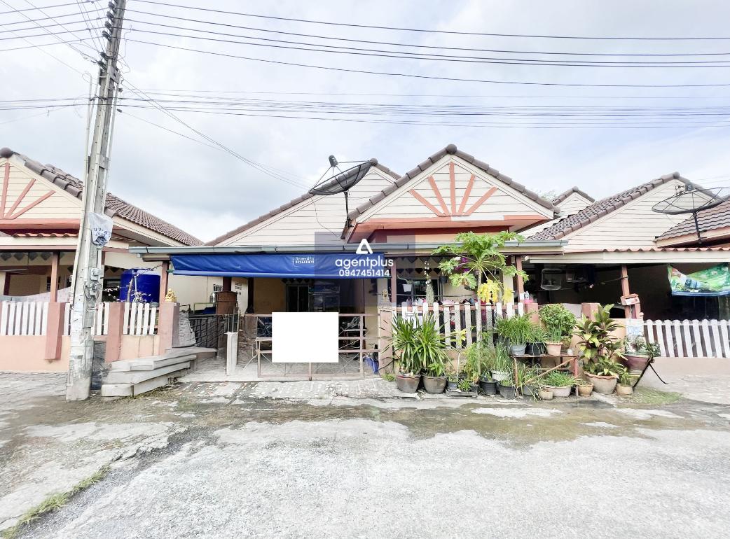 บ้านเดี่ยวชั้นเดียว นันทศิริกรีน ศรีราชา ใกล้ถนนฉะเชิงเทรา-สัตหีบ(ทล.331) แยกเข้าถนนโป่งสะเก็ด-บ้านห้วยปราบ และตั้งอยู่ใกล้สถานที่สำคัญ