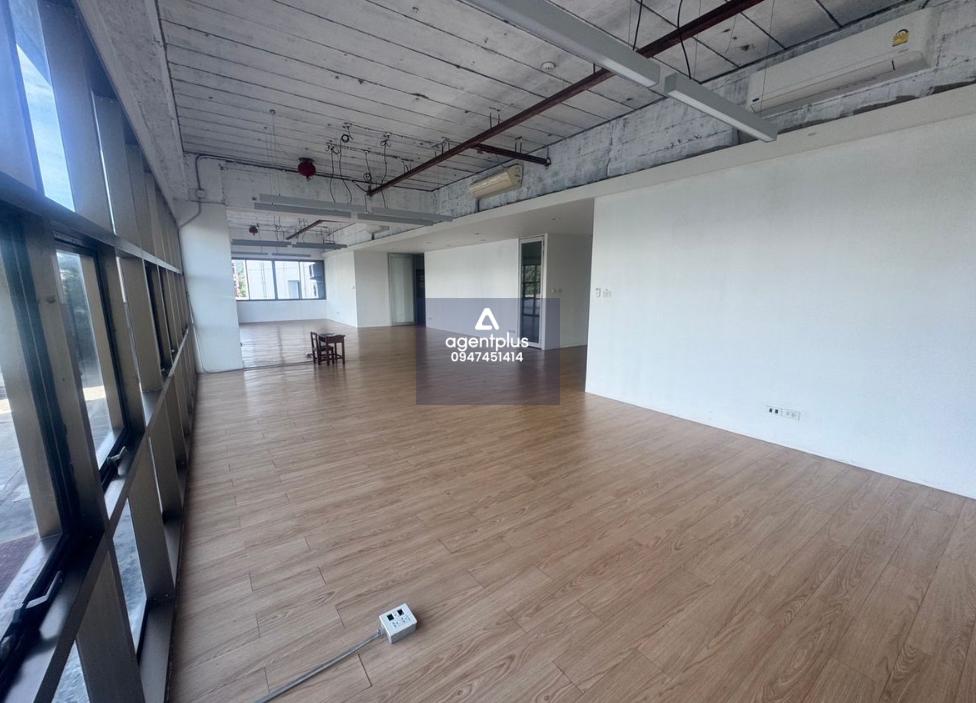 ให้เช่าออฟฟิศ/พื้นที่ธุรกิจ – ทำเลทอง ติดถนนใหญ่ ถนนสุขุมวิท 55 (ทองหล่อ) เดินทางสะดวก ห่างจาก BTS ทองหล่อเพียง 700 เมตร