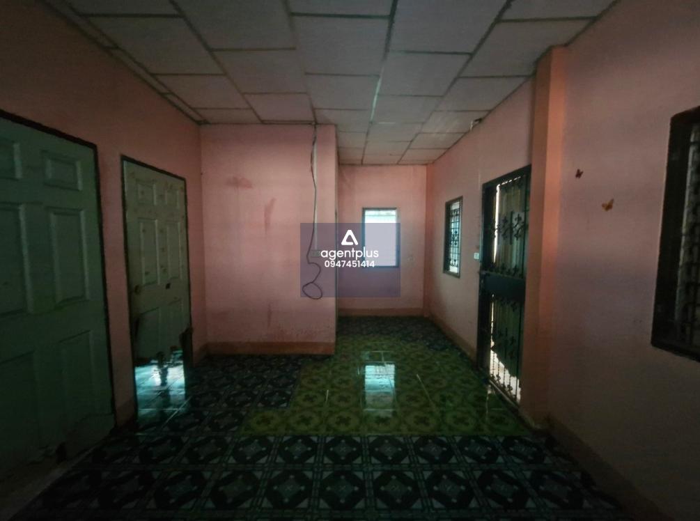 บ้านเดี่ยวชั้นเดียว โครงสร้างอาคารคอนกรีตเสริมเหล็ก หลังคากระเบื้องลอนคู่ โครงการธิติมาโฮม ปลวกแดง โครงการตั้งอยู่ในแหล่งชุมชน ม.ธิติมาโฮม ซอยมาบยางพร 28 ถนนสายมาบยางพร-ปลวกแดง สาธารณูปโภคพื้นฐานครบ