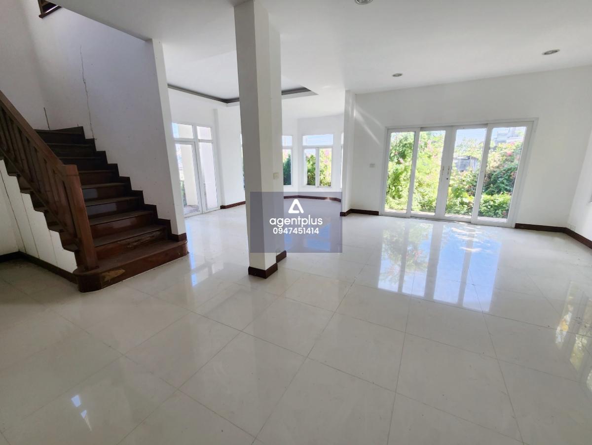 ขายบ้านเดี่ยว เดอวิลล์ ศรีนครินทร์ บ้านเดี่ยว 2 ชั้น ขนาดกะทัดรัด เหมาะสำหรับครอบครัวขนาดเล็ก