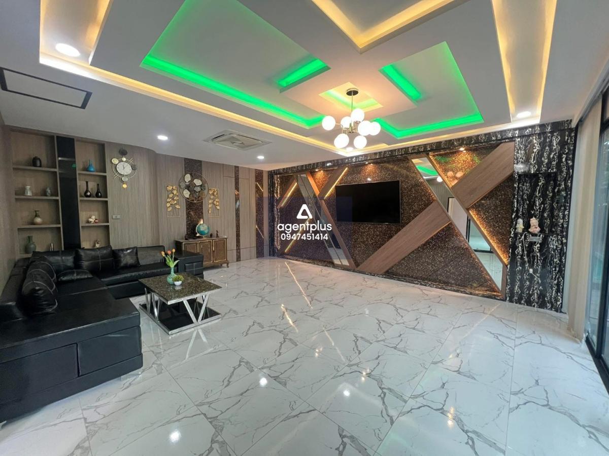 ขายบ้าน 3 ชั้นมีสระว่ายน้ำพร้อมผู้เช่า รับรายได้ทุกเดือน ขอบอ่างมาบประชัน พัทยา