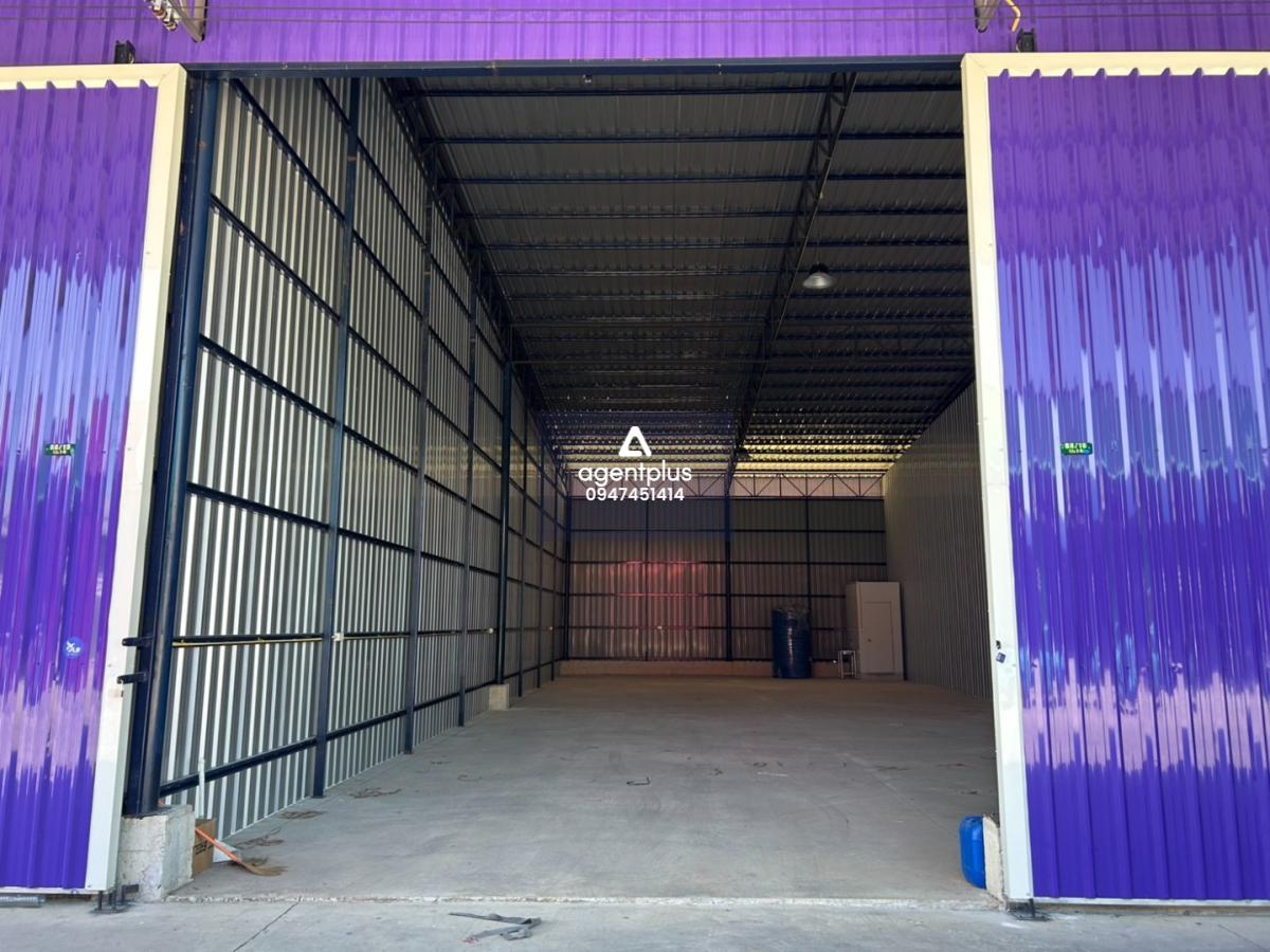 โกดังสร้างใหม่ เหลือว่าง 3 ห้อง พร้อมให้เช่า น้ำไม่ท่วมแน่นอน ฉะเชิงเทรา