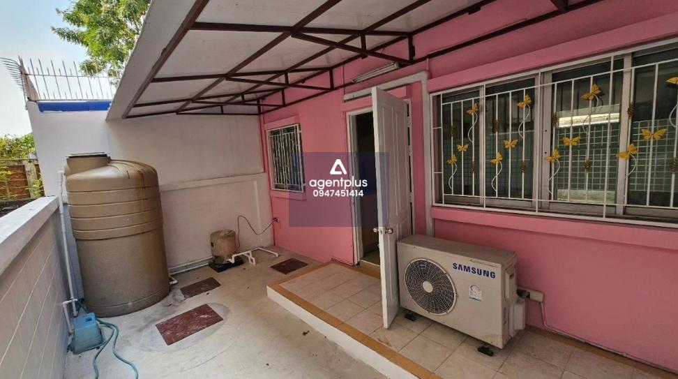 ขายด่วนทาวน์โฮม 3 ชั้น ปรับปรุงใหม่ บ้านกลางเมือง บริติช ทาวน์  ศรีนครินทร์ (ศรีด่าน 24) ทาสีใหม่ ปรับปรุงลานจอดรถลงเข็มกันทรุด 14 ต้น ผ้าม่านเปลี่ยนใหม่ทั้งหลัง  แอร์พร้อมใช้ทั้งหลัง สภาพตัวบ้านเดิมๆ ไม่มีต่อเติมหนักต่อจากโครงการ