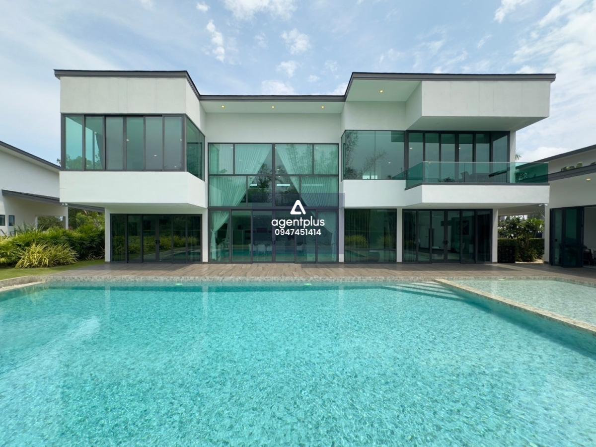 บ้านพูลวิลล่าในโครงการ ราคาพิเศษ The Prime Bang Sare พัทยา