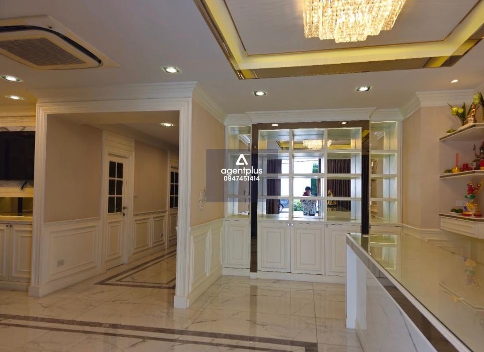 ขายด่วน หากใครกำลังมองหาออฟฟิศ พร้อมเข้าอยู่เลย แนะนำที่นี่ค่ะ อยู่หลังด้านหน้าในโครงการดิสทริค เอกมัย-รามอินทรา (DISTRICT EKKAMAI-RAMINTRA)