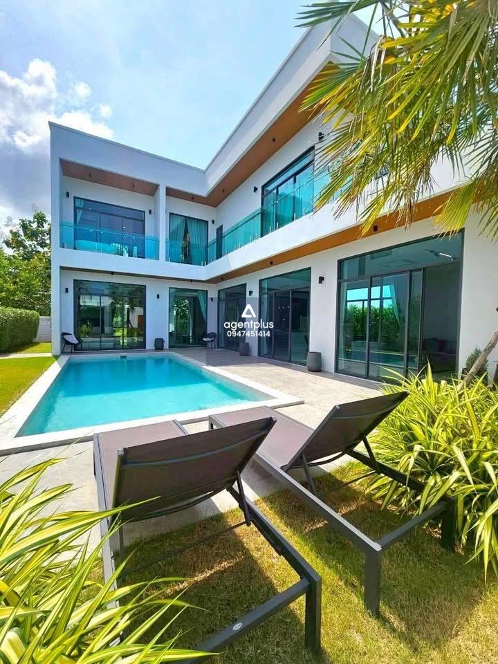 🏡✨ *ขายพูลวิลล่าหรูสไตล์โมเดิร์น – Sugar Palm Pool Villa ห้วยใหญ่