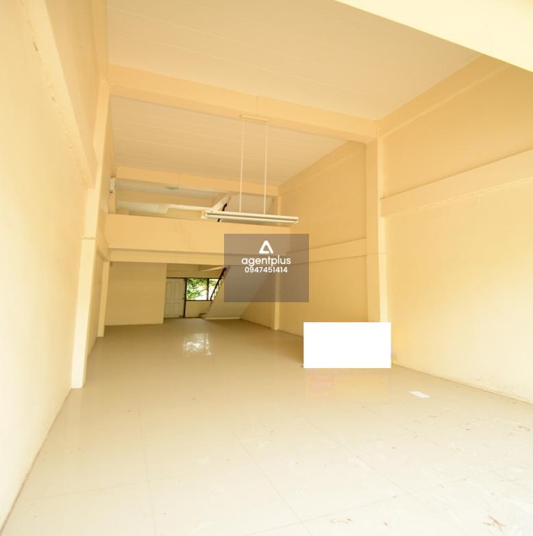 ขายอาคารพาณิชย์ 3.5 ชั้น ทำเลดี อยู่ในซอยพระยาสุเรนทร์ 13 (สภาพปรับปรุงใหม่) เหมาะสำหรับอยู่อาศัย ค้าขาย และร้านเสริมสวย