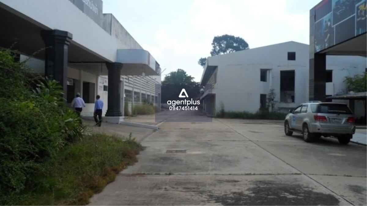 ให้เช่าโชว์รูมพร้อมโกดัง ริมถนนสุขุมวิท ตรงข้ามบ้านสุขาวดีพัทยา 