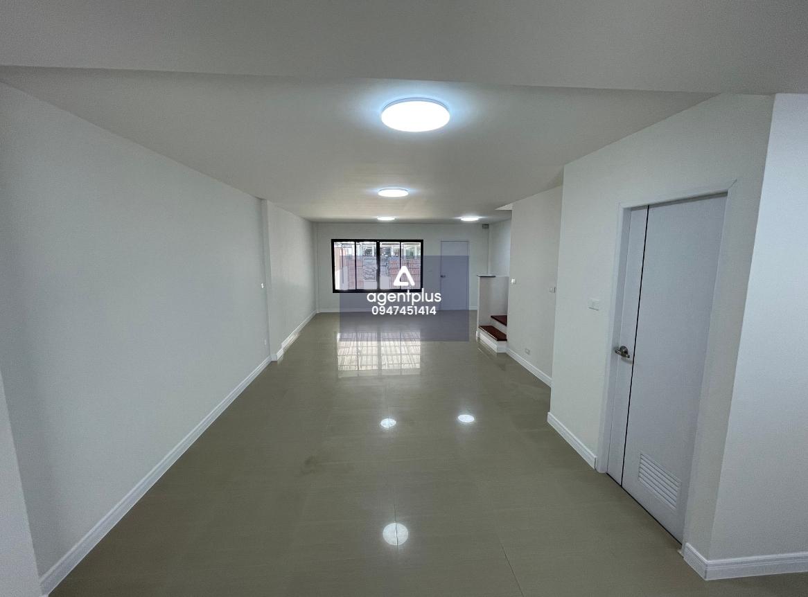 ดิ เอ็นเทอร์ ประเวศ ทาวน์เฮ้าส์ 3 ชั้น พร้อมอยู่!