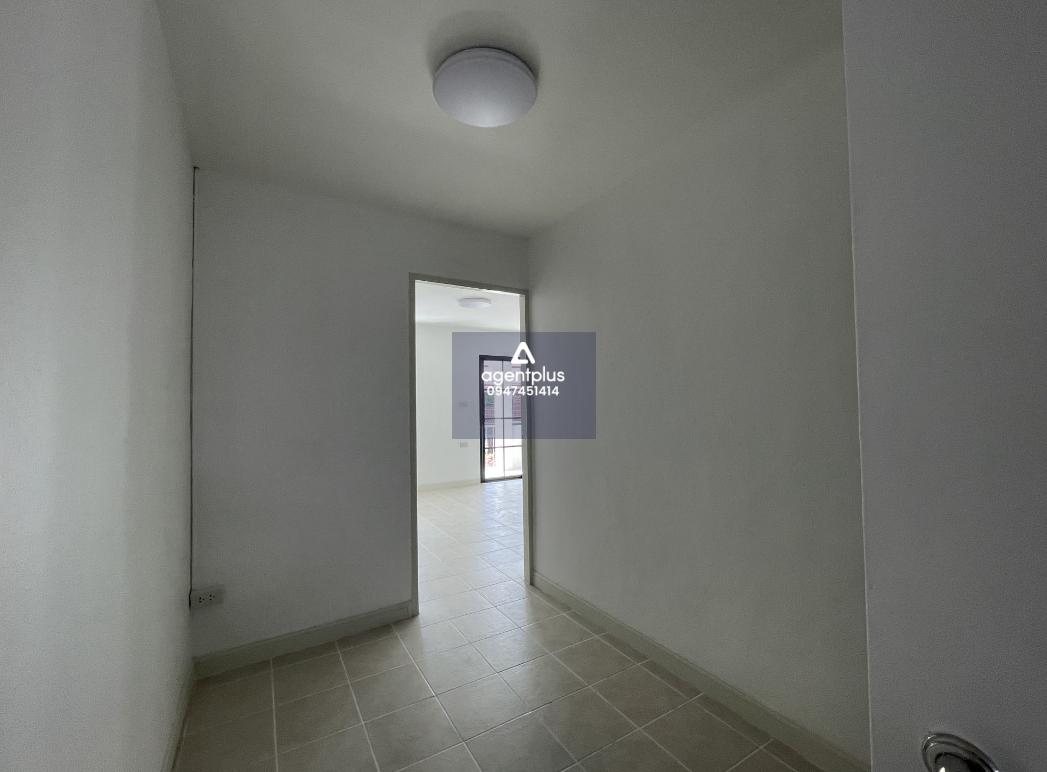 ทาวน์เฮ้าส์ 2 ชั้น โครงการรัฐกิจ : ปรับปรุงใหม่ ทำเลดีใกล้ถนนสุขุมวิท (ทล.3) มุ่งหน้าไปสัตหีบเลี้ยวซ้ายเข้าซอยไม่มีชื่อ บริเวณ ที่กม.146+000 ประมาณ 195 เมตร