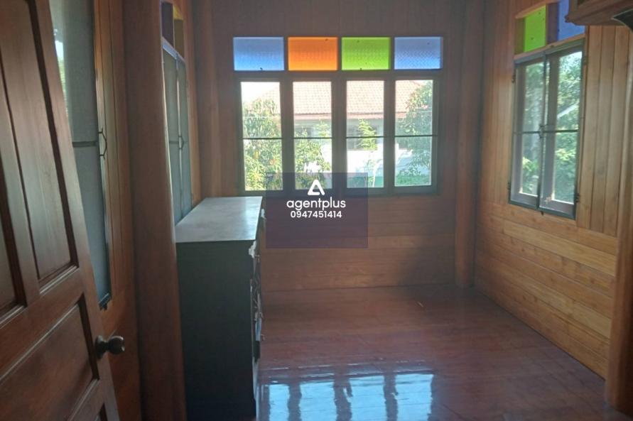 บ้านทรงไทยครึ่งตึกครึ่งไม้ 