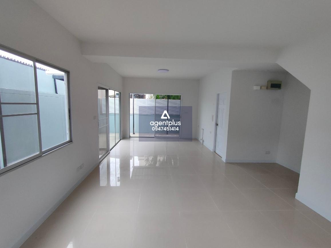 ขายทาวน์เฮ้าส์ 3 ชั้น บ้านใหม่ พระราม 9 – วงแหวน ทำเลดี เดินทางสะดวก ใกล้สิ่งอำนวยความสะดวกครบครัน