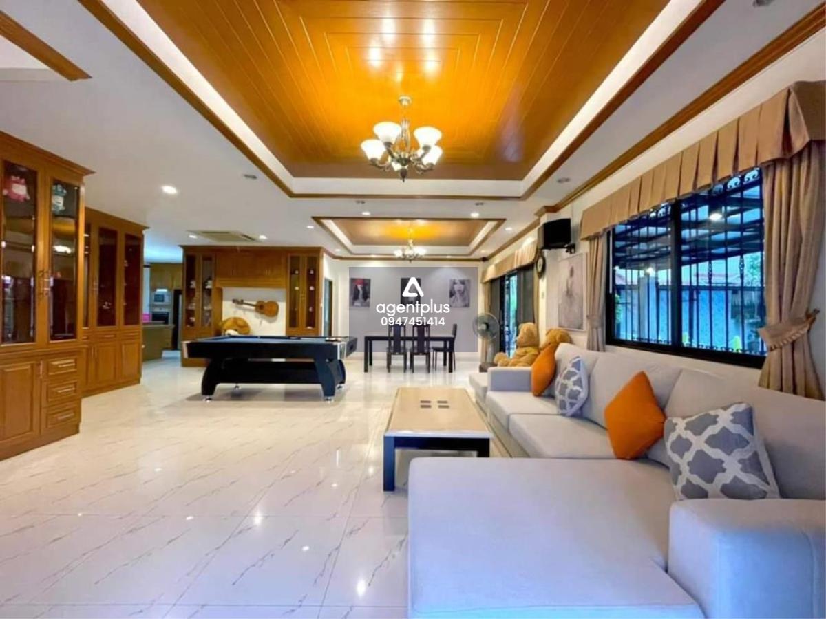 ขายวิลล่าหลังใหญ่ พื้นที่เยอะ ห่างจากหาดจอมเทียนพัทยาเพียง 800 เมตร