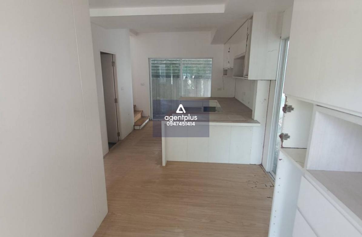 ขายด่วนทาวน์เฮ้าส์เปล่า 2 ชั้น โครงการ Indy ศรีนครินทร์ เหมาะกับการรีโนเวท ถนนศรีนครินทร์ 3 นอน 2 น้ำ ใกล้สิ่งอำนวยความสะดวก